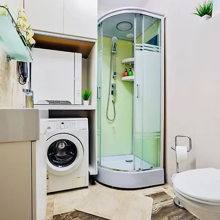 Luxe Beach Apartments *